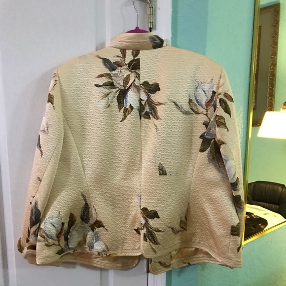 Jacket by Ellen Tracy. - Picture 2 of 4
